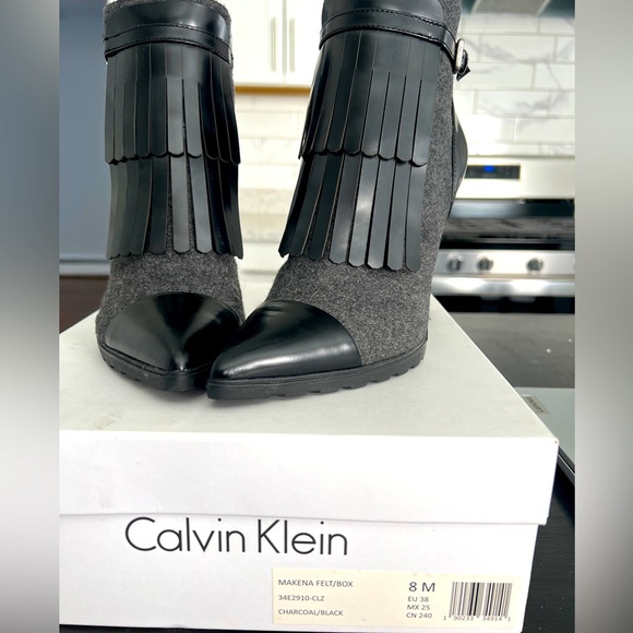 Calvin Klein heeled booties - Picture 1 of 3